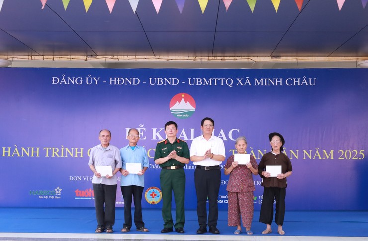 Xã Minh Châu: khai mạc Hành trình chăm sóc sức khỏe toàn dân năm 2025- Ảnh 8.