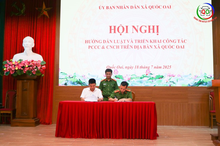Hội nghị triển khai thực hiện nhiệm vụ trọng tâm về công tác PCCC&CNCH sau khi thành lập chính quyền địa phương 2 cấp và hướng dẫn Luật và tuyên truyền PCCC&CNCH trên địa bàn xã Quốc Oai- Ảnh 3.