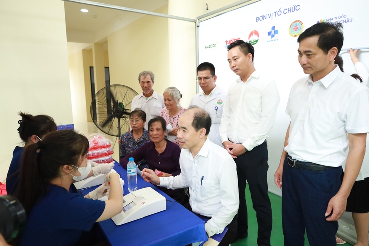 Xã Minh Châu: khai mạc Hành trình chăm sóc sức khỏe toàn dân năm 2025- Ảnh 2.