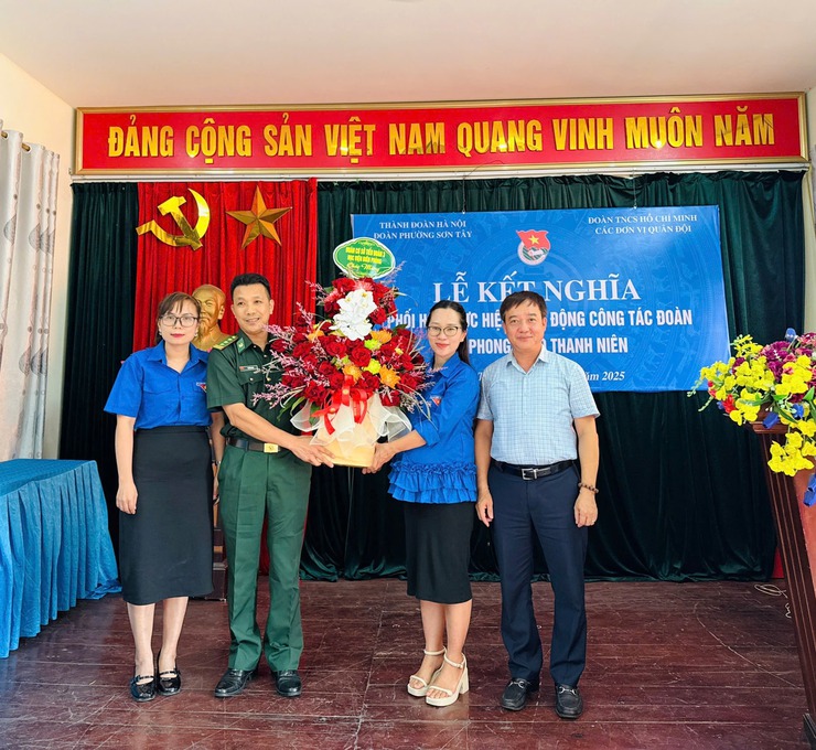 LỄ KẾT NGHĨA GIỮA ĐOÀN THANH NIÊN PHƯỜNG SƠN TÂY VÀ ĐOÀN CÁC ĐƠN VỊ QUÂN ĐỘI - GẮN BÓ, CHIA SẺ, CÙNG PHÁT TRIỂN- Ảnh 3.