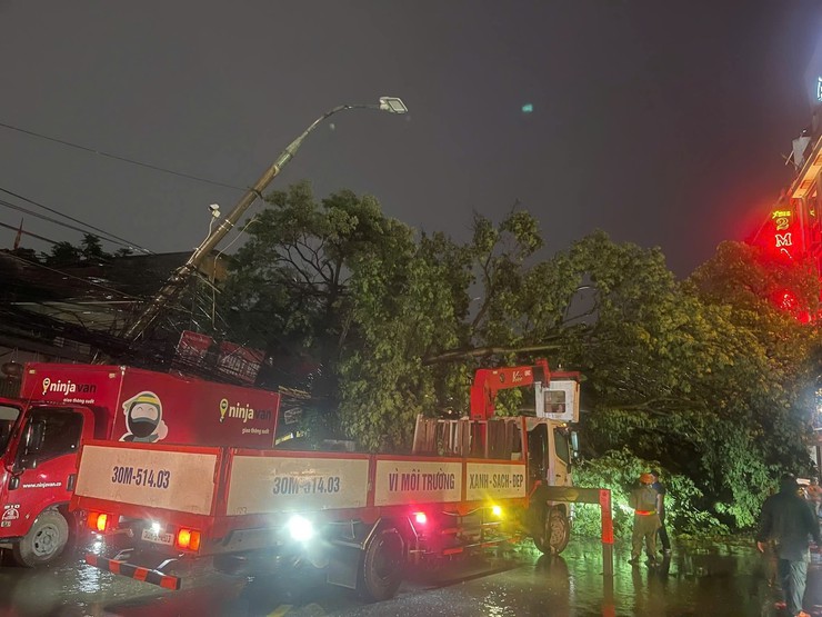 Tình hình  thiệt hại, ảnh hưởng bởi trận giông lốc trên địa bàn phường Hà Đông- Ảnh 7.