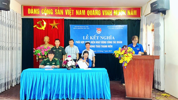 LỄ KẾT NGHĨA GIỮA ĐOÀN THANH NIÊN PHƯỜNG SƠN TÂY VÀ ĐOÀN CÁC ĐƠN VỊ QUÂN ĐỘI - GẮN BÓ, CHIA SẺ, CÙNG PHÁT TRIỂN- Ảnh 2.