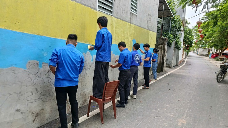 Xã Vân Đình: Gắn biển công trình Thanh niên “Tranh tường bích họa” chào mừng Đại hội Đảng bộ xã lần thứ I- Ảnh 3.