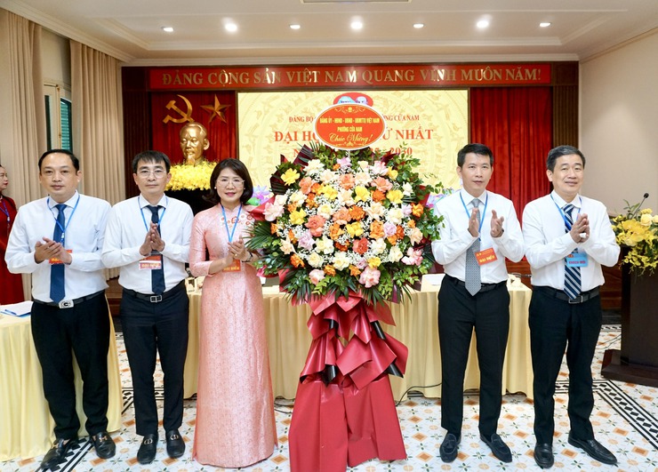 ĐẠI HỘI LẦN THỨ I ĐẢNG BỘ CÁC CƠ QUAN ĐẢNG PHƯỜNG CỬA NAM, NHIỆM KỲ 2025 – 2030: DÂN CHỦ - TRÍ TUỆ - ĐOÀN KẾT - PHÁT TRIỂN- Ảnh 12.