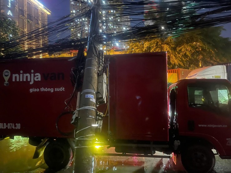 Tình hình  thiệt hại, ảnh hưởng bởi trận giông lốc trên địa bàn phường Hà Đông- Ảnh 6.