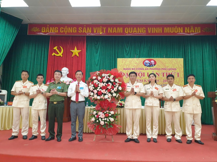 105 Đại biểu dự Đại hội lần thứ Nhất Đảng bộ Công an phường Phú Lương nhiệm kỳ 2025 – 2030- Ảnh 1.