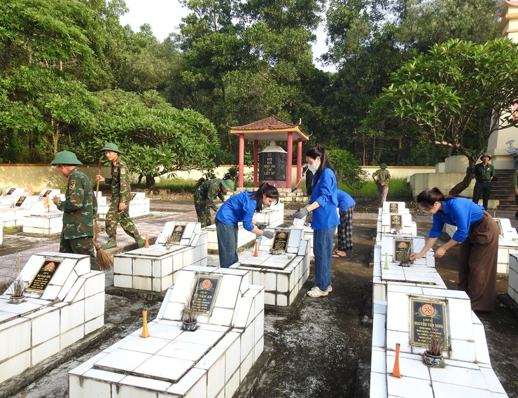 NHIỀU HOẠT ĐỘNG THIẾT THỰC ĐƯỢC TRIỂN KHAI TRONG CHƯƠNG TRÌNH HÀNH QUÂN DÃ NGOẠI GIỮA XÃ TRUNG GIÃ VÀ LỮ ĐOÀN 86- Ảnh 7.