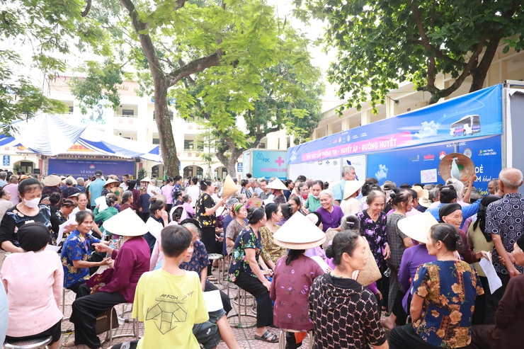 Xã Minh Châu: khai mạc Hành trình chăm sóc sức khỏe toàn dân năm 2025- Ảnh 21.