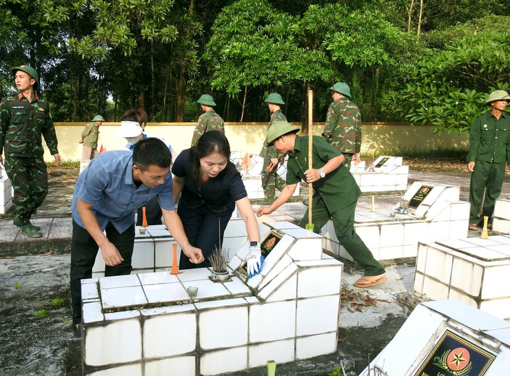 NHIỀU HOẠT ĐỘNG THIẾT THỰC ĐƯỢC TRIỂN KHAI TRONG CHƯƠNG TRÌNH HÀNH QUÂN DÃ NGOẠI GIỮA XÃ TRUNG GIÃ VÀ LỮ ĐOÀN 86- Ảnh 6.