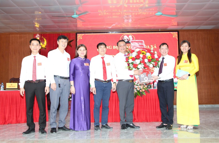 SÔI NỔI ĐẠI HỘI CÁC CHI, ĐẢNG BỘ TRỰC THUỘC TIẾN TỚI ĐẠI HỘI ĐẢNG BỘ XÃ HÒA XÁ LẦN THỨ I, NHIỆM KỲ 2025-2030- Ảnh 6.