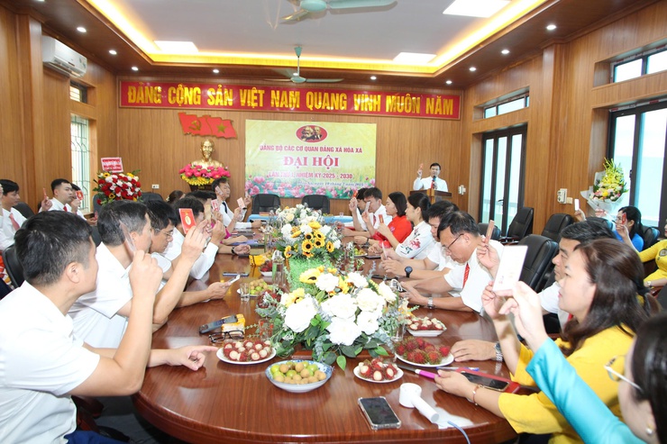 SÔI NỔI ĐẠI HỘI CÁC CHI, ĐẢNG BỘ TRỰC THUỘC TIẾN TỚI ĐẠI HỘI ĐẢNG BỘ XÃ HÒA XÁ LẦN THỨ I, NHIỆM KỲ 2025-2030- Ảnh 2.