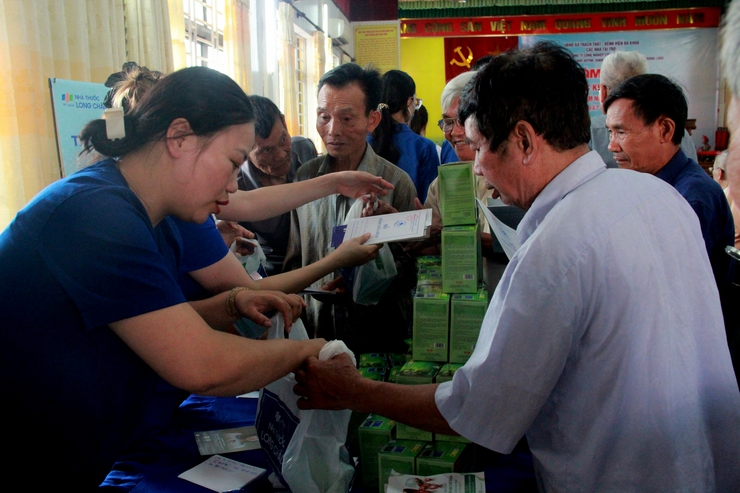Xã Thạch Thất: tổ chức hoạt động khám, cấp phát thuốc miễn phí cho Thương, bệnh binh nhân dịp kỷ niệm 78 năm Ngày Thương binh - Liệt sĩ (27/7/1947 – 27/7/2025)- Ảnh 11.
