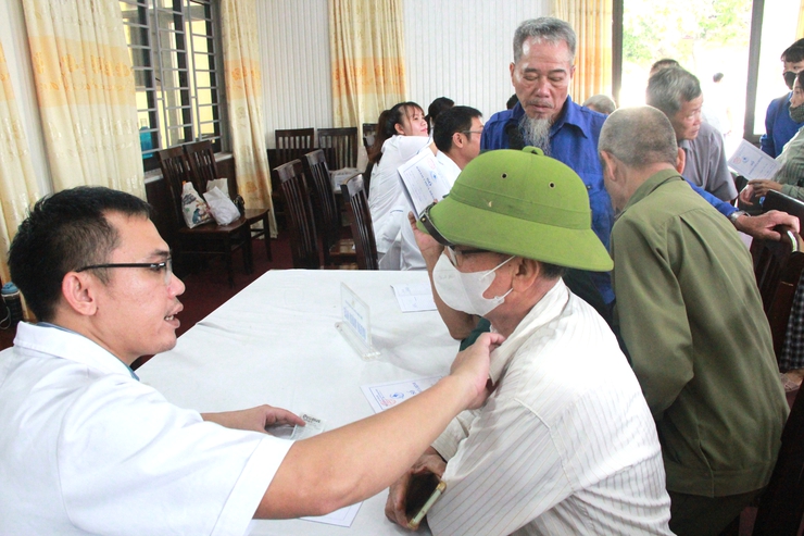 Xã Thạch Thất: tổ chức hoạt động khám, cấp phát thuốc miễn phí cho Thương, bệnh binh nhân dịp kỷ niệm 78 năm Ngày Thương binh - Liệt sĩ (27/7/1947 – 27/7/2025)- Ảnh 8.