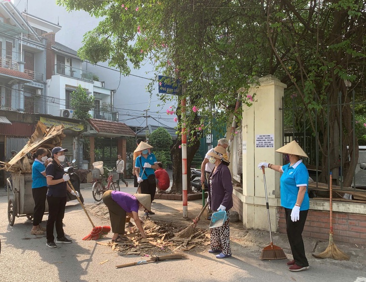 Phường Tây Tựu ra quân đảm bảo trật tự đô thị, an toàn giao thông và vệ sinh môi trường- Ảnh 2.