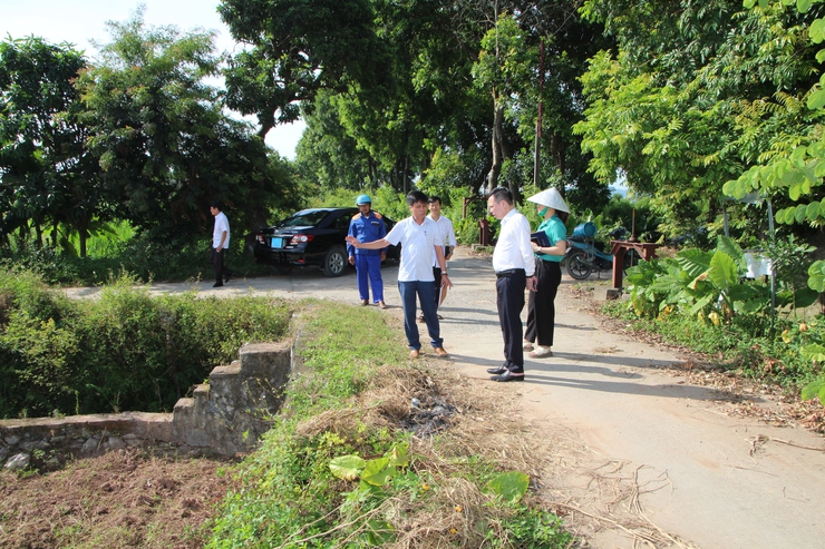 LÃNH ĐẠO UBND XÃ HÒA XÁ KIỂM TRA CÁC ĐIỂM XUNG YẾU PHÒNG CHỐNG NGẬP ÚNG TRONG MÙA MƯA BÃO- Ảnh 2.