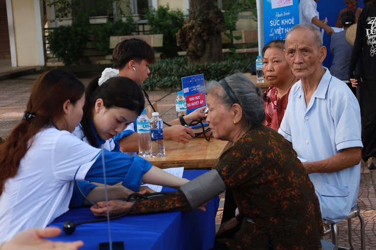 Xã Minh Châu: khai mạc Hành trình chăm sóc sức khỏe toàn dân năm 2025- Ảnh 14.