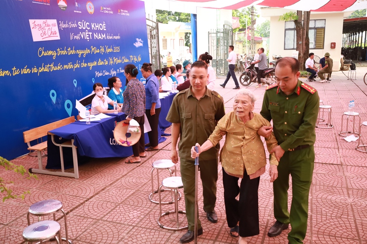 Xã Minh Châu: khai mạc Hành trình chăm sóc sức khỏe toàn dân năm 2025- Ảnh 19.
