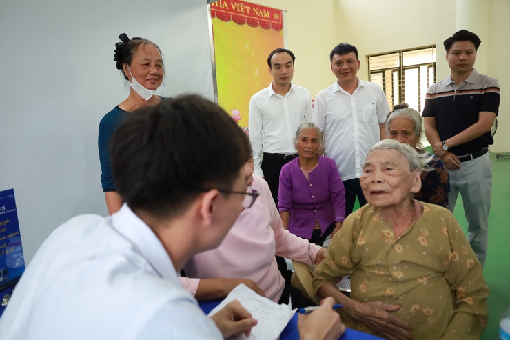 Xã Minh Châu: khai mạc Hành trình chăm sóc sức khỏe toàn dân năm 2025- Ảnh 3.