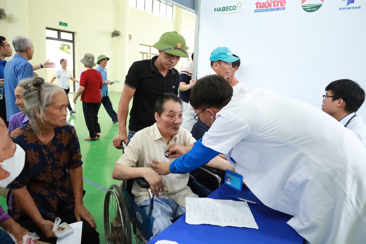 Xã Minh Châu: khai mạc Hành trình chăm sóc sức khỏe toàn dân năm 2025- Ảnh 13.