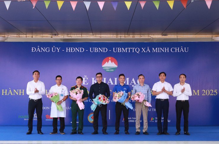 Xã Minh Châu: khai mạc Hành trình chăm sóc sức khỏe toàn dân năm 2025- Ảnh 12.