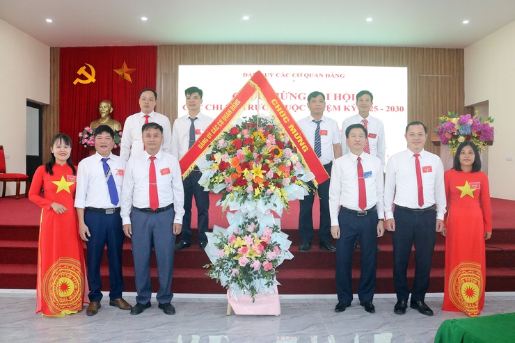 Các Chi bộ thuộc Đảng bộ các cơ quan Đảng đồng loạt tổ chức đại hội nhiệm kỳ 2025 – 2030- Ảnh 5.