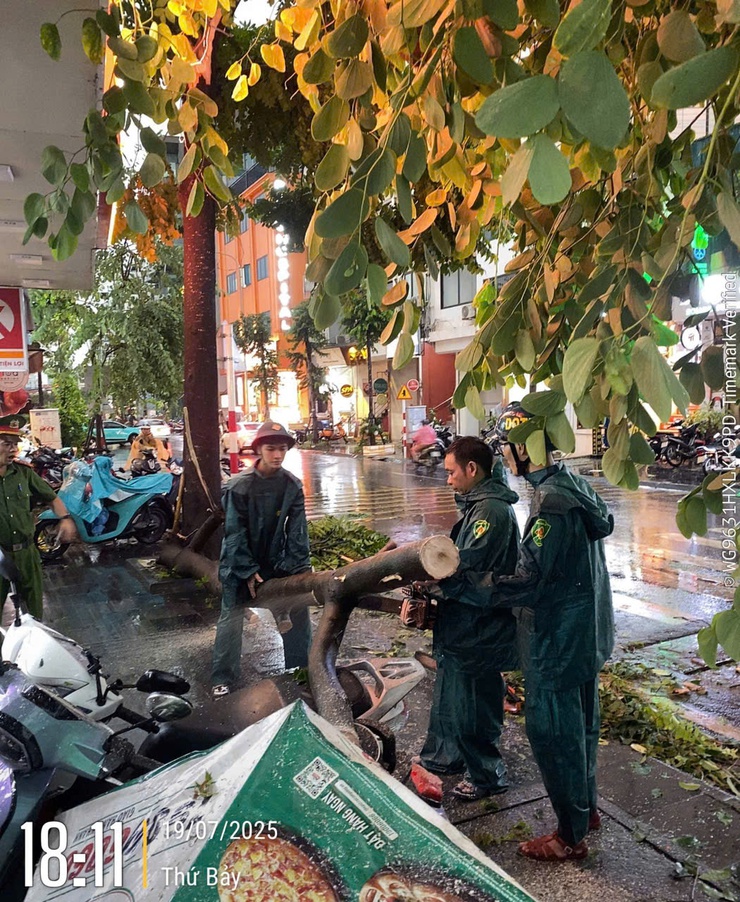 Bão số 3 giật cấp 15, đổ bộ vào miền Bắc – Phường Tây Hồ chủ động triển khai các biện pháp ứng phó khẩn cấp- Ảnh 3.
