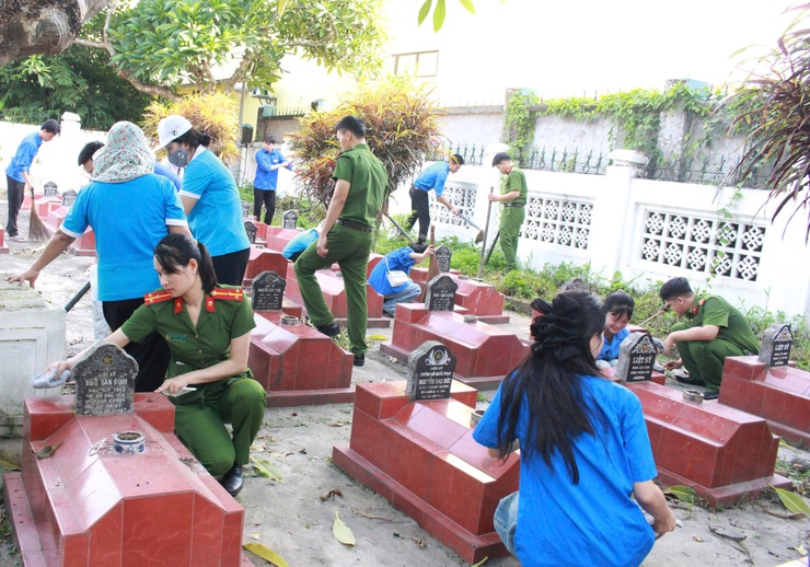 Trần Phú: làm đẹp các nghĩa trang liệt sỹ- Ảnh 1.