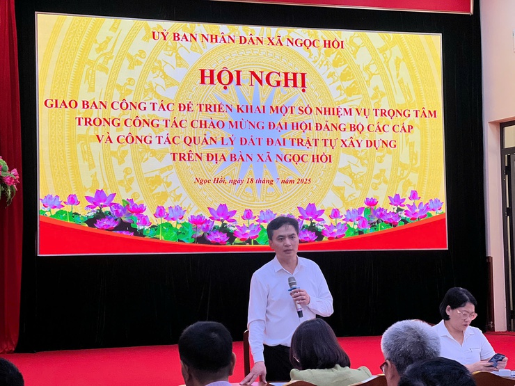 Hội Nghị: Giao ban công tác để triển khai một số nhiệm vụ trong công tác đại hội Đảng bộ các cấp và công tác quản lý đất đai trật xây dựng trên địa bàn xã Ngọc Hồi- Ảnh 4.