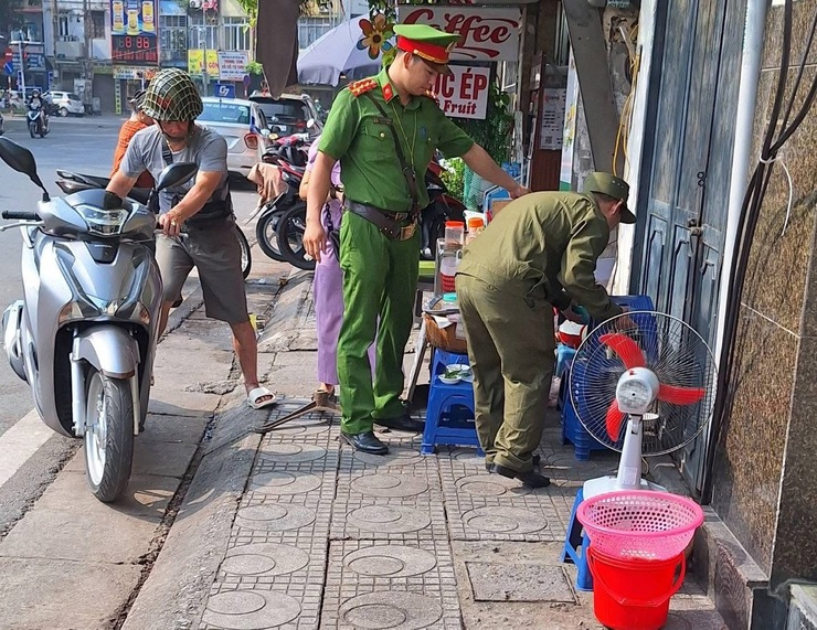 Phường Ba Đình: Tổ chức Lễ ra quân cao điểm thực hiện phong trào “Sáng- Xanh-Sạch- Đẹp” nhân dịp kỷ niệm 80 năm Cách mạng tháng Tám và Quốc khánh 2/9- Ảnh 8.