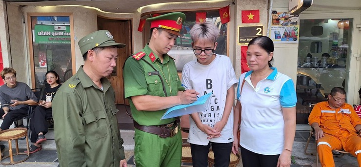 Phường Ba Đình: Tổ chức Lễ ra quân cao điểm thực hiện phong trào “Sáng- Xanh-Sạch- Đẹp” nhân dịp kỷ niệm 80 năm Cách mạng tháng Tám và Quốc khánh 2/9- Ảnh 6.
