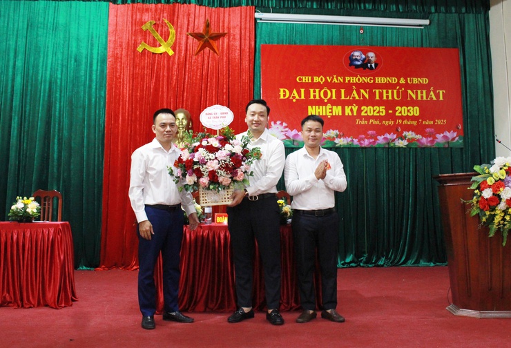 Chi bộ văn phòng HĐND và UBND: tổ chức  thành công Đại hội lần thứ nhất, nhiệm kỳ 2025-2030- Ảnh 3.