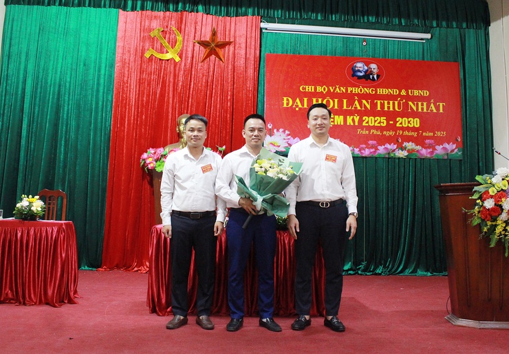 Chi bộ văn phòng HĐND và UBND: tổ chức  thành công Đại hội lần thứ nhất, nhiệm kỳ 2025-2030- Ảnh 2.