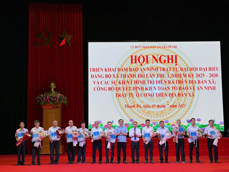 Công an xã Thanh Trì: Quyết liệt ra quân đảm bảo ANTT Đại hội Đại biểu Đảng bộ xã Thanh Trì lần thứ I, nhiệm kỳ 2025 - 2030 và các sự kiện chính trị quan trọng diễn ra trên địa bàn- Ảnh 4.