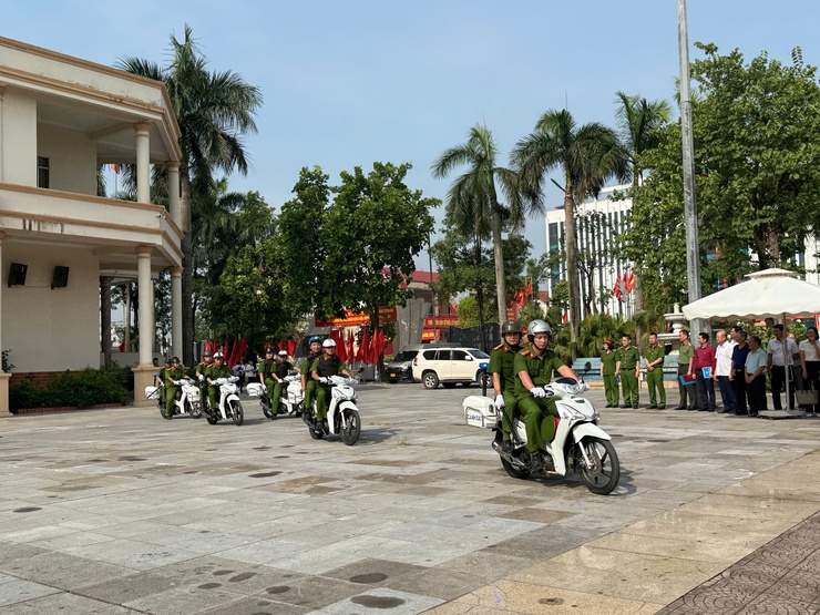 Công an xã Thanh Trì: Quyết liệt ra quân đảm bảo ANTT Đại hội Đại biểu Đảng bộ xã Thanh Trì lần thứ I, nhiệm kỳ 2025 - 2030 và các sự kiện chính trị quan trọng diễn ra trên địa bàn- Ảnh 12.
