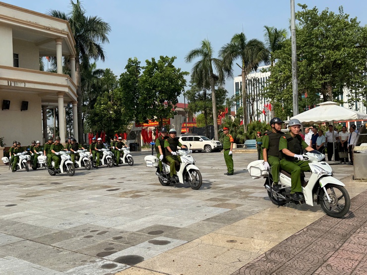Công an xã Thanh Trì: Quyết liệt ra quân đảm bảo ANTT Đại hội Đại biểu Đảng bộ xã Thanh Trì lần thứ I, nhiệm kỳ 2025 - 2030 và các sự kiện chính trị quan trọng diễn ra trên địa bàn- Ảnh 11.