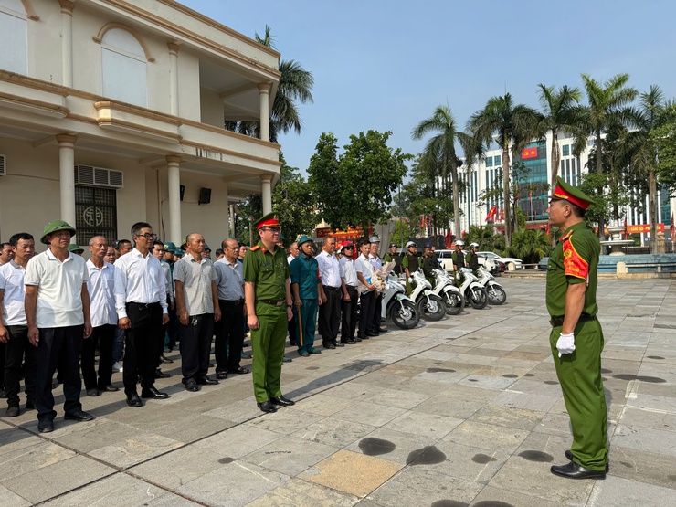 Công an xã Thanh Trì: Quyết liệt ra quân đảm bảo ANTT Đại hội Đại biểu Đảng bộ xã Thanh Trì lần thứ I, nhiệm kỳ 2025 - 2030 và các sự kiện chính trị quan trọng diễn ra trên địa bàn- Ảnh 9.