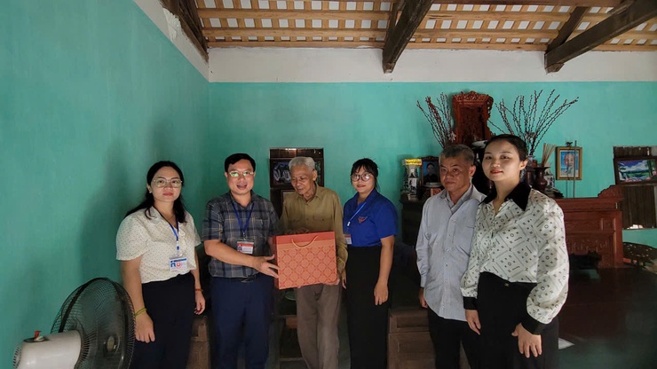 Bình Minh tổ chức thăm, tặng quà tri ân các gia đình chính sách nhân dịp 27-7- Ảnh 8.