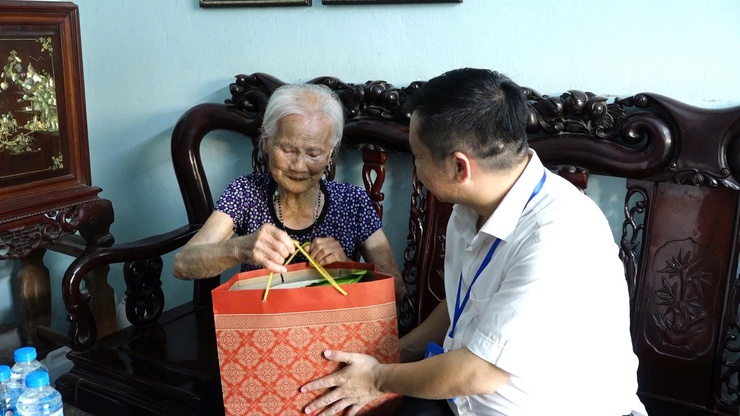 Bình Minh tổ chức thăm, tặng quà tri ân các gia đình chính sách nhân dịp 27-7- Ảnh 9.