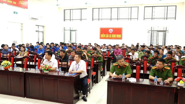 Hội nghị triển khai và ra quân kiểm tra xử lý vi phạm và giải quyết về trật tự an toàn giao thông, trật tự đô thị, trật tự công cộng trên địa bàn xã Bình Minh- Ảnh 1.