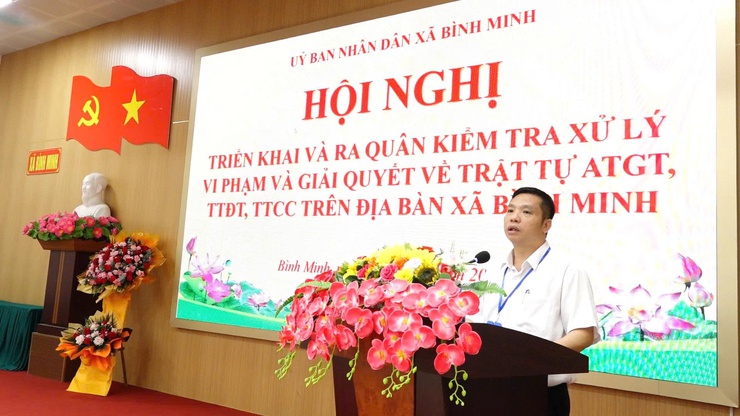Hội nghị triển khai và ra quân kiểm tra xử lý vi phạm và giải quyết về trật tự an toàn giao thông, trật tự đô thị, trật tự công cộng trên địa bàn xã Bình Minh- Ảnh 3.