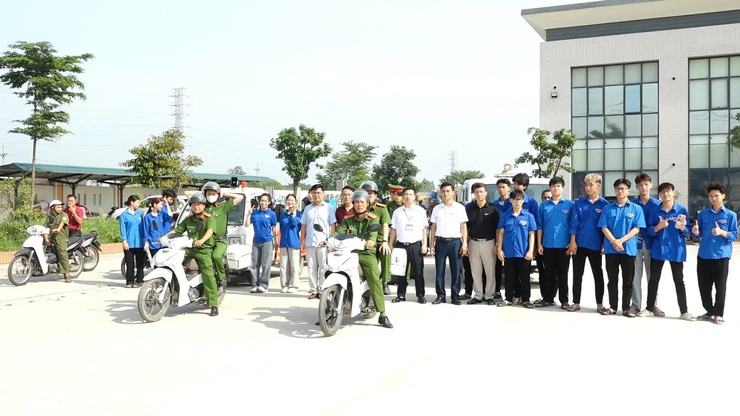 Hội nghị triển khai và ra quân kiểm tra xử lý vi phạm và giải quyết về trật tự an toàn giao thông, trật tự đô thị, trật tự công cộng trên địa bàn xã Bình Minh- Ảnh 7.