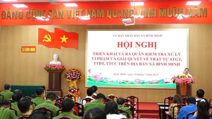 Hội nghị triển khai và ra quân kiểm tra xử lý vi phạm và giải quyết về trật tự an toàn giao thông, trật tự đô thị, trật tự công cộng trên địa bàn xã Bình Minh- Ảnh 5.