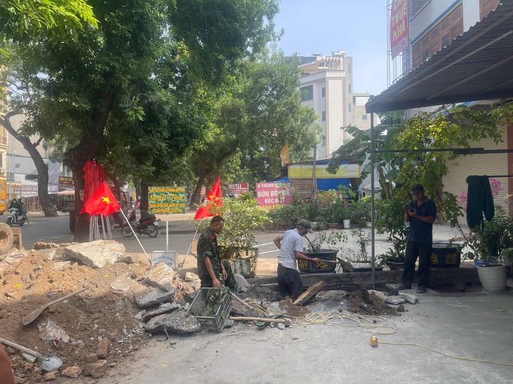 Tổ dân phố 17Y phường Yên Nghĩa phối hợp với Sư đoàn Bộ binh 301 và các đơn vị đóng trên địa bàn tổ chức các hoạt động nhân dịp kỷ niệm 78 năm Ngày thương binh liệt sĩ- Ảnh 3.