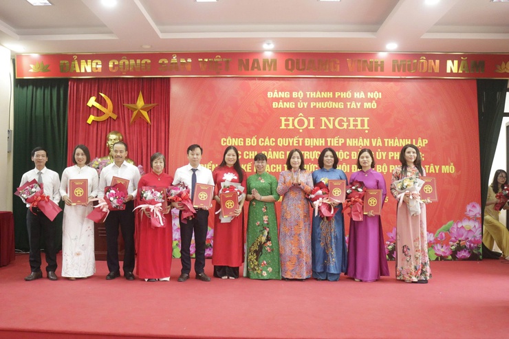 Đảng ủy Phường Tây Mỗ công bố các Quyết định tiếp nhận và thành lập các Chi, Đảng bộ trực thuộc Đảng ủy Phường; triển khai Kế hoạch tổ chức Đại hội Đảng các cấp tiến tới Đại hội Đảng bộ phường Tây Mỗ lần thứ I, nhiệm kỳ 2025-2030- Ảnh 6.