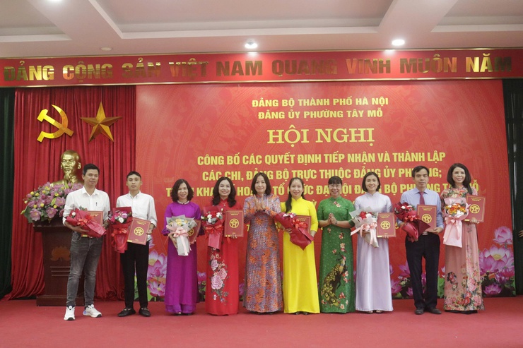 Đảng ủy Phường Tây Mỗ công bố các Quyết định tiếp nhận và thành lập các Chi, Đảng bộ trực thuộc Đảng ủy Phường; triển khai Kế hoạch tổ chức Đại hội Đảng các cấp tiến tới Đại hội Đảng bộ phường Tây Mỗ lần thứ I, nhiệm kỳ 2025-2030- Ảnh 4.