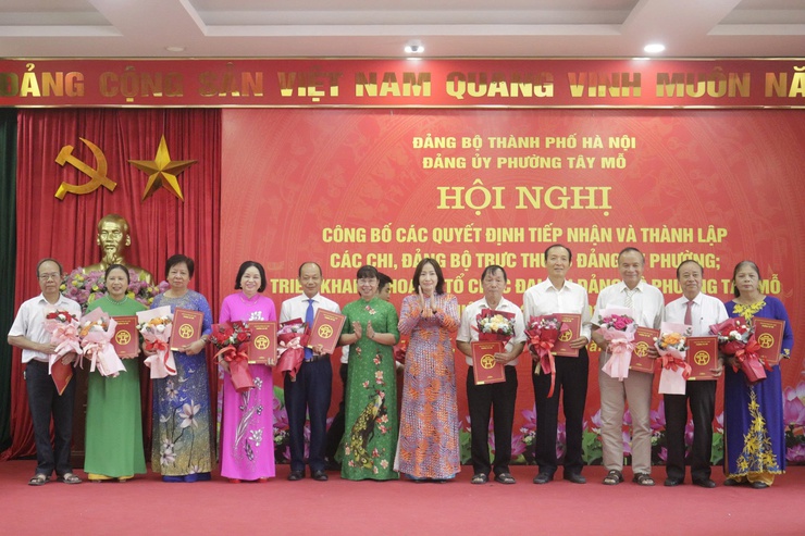 Đảng ủy Phường Tây Mỗ công bố các Quyết định tiếp nhận và thành lập các Chi, Đảng bộ trực thuộc Đảng ủy Phường; triển khai Kế hoạch tổ chức Đại hội Đảng các cấp tiến tới Đại hội Đảng bộ phường Tây Mỗ lần thứ I, nhiệm kỳ 2025-2030- Ảnh 3.