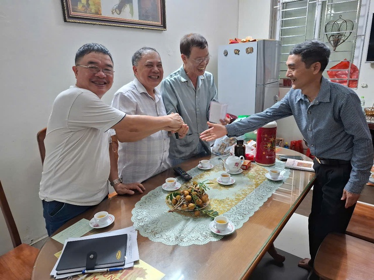 CHI BỘ – BAN CÔNG TÁC MẶT TRẬN VÀ CÁC ĐOÀN THỂ - TỔ DÂN PHỐ 21Y PHƯỜNG YÊN NGHĨA TỔ CHỨC THĂM HỎI, TẶNG QUÀ CÁC GIA ĐÌNH CHÍNH SÁCH NHÂN NGÀY 27/7- Ảnh 3.