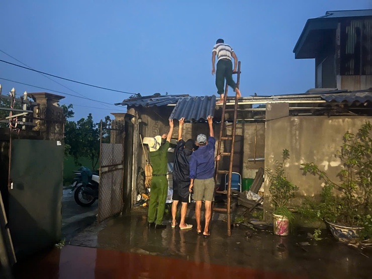 Xã Thanh Oai khẩn trương khắc phục hậu quả trận mưa dông chiều ngày 19/7- Ảnh 4.