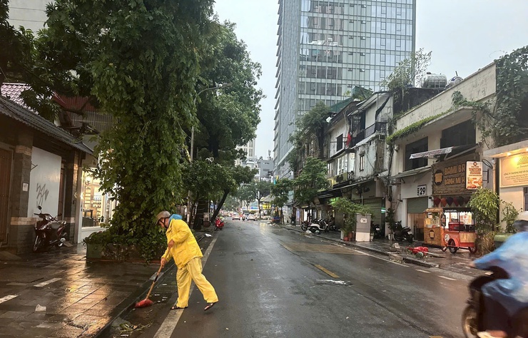 Xã Thanh Trì: Khẩn trương ứng phó, bảo đảm an toàn đê điều trước bão số 3- Ảnh 2.