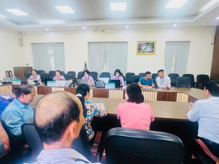 Ngân hàng Chính sách xã hội tổ chức giao ban và giao dịch tháng 7/2025 trên địa bàn phường Long Biên- Ảnh 4.